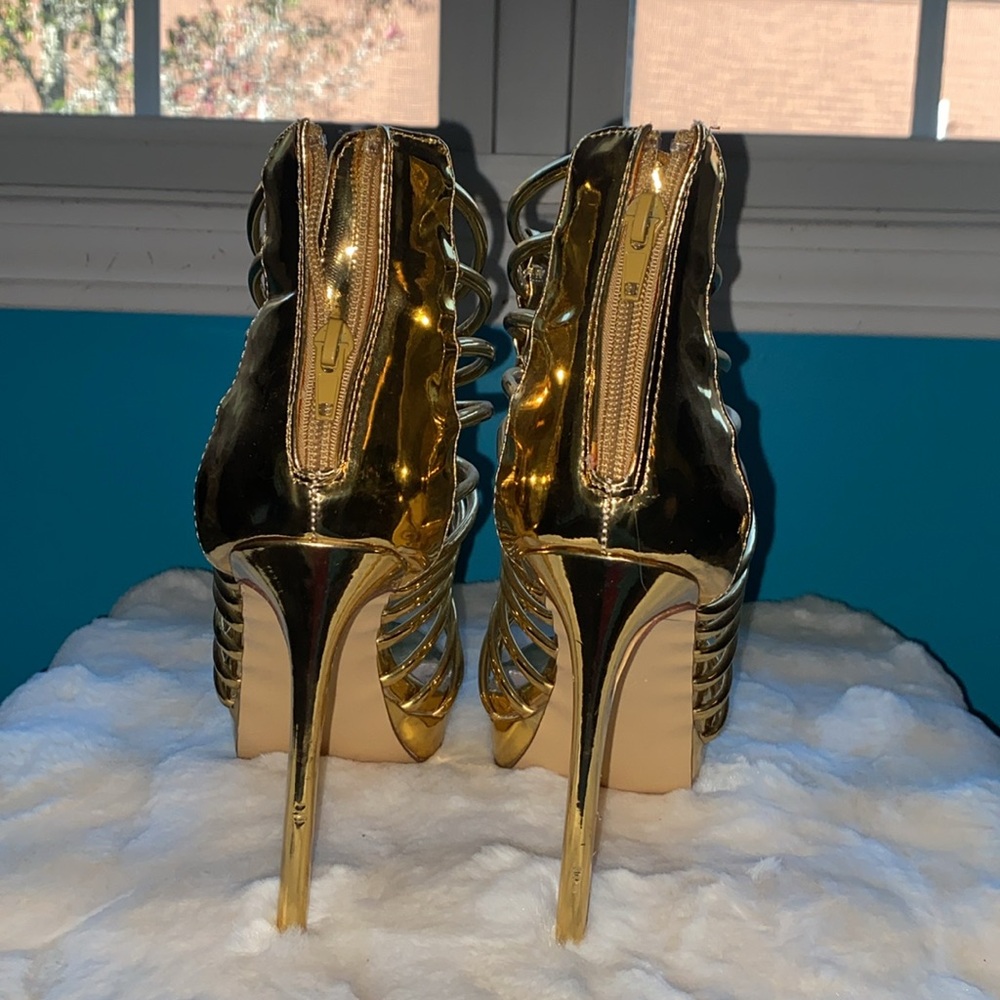 Sexy gold heels - Picture 2 of 8